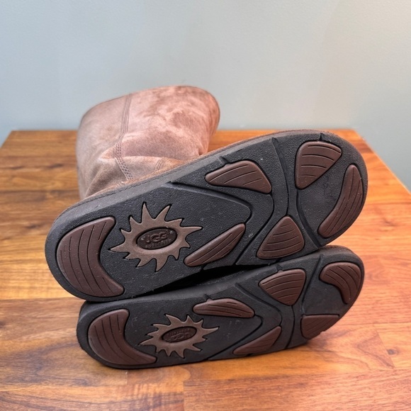 Ugg Boots Style 1890 Mid Calf Suede Sheepskin Brown Size 6 FLAW - Picture 8 of 8